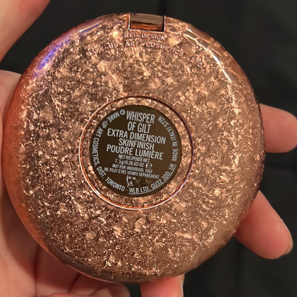 MAC - Whisper of Gilt Highlighter - Picture 7 of 8
